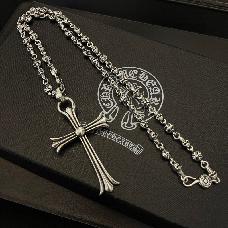 Ch*0me He**ts necklaces